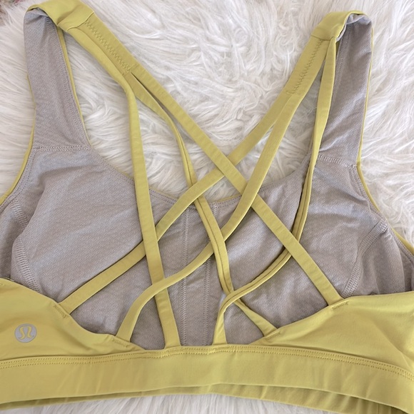 Lululemon Free to be Serene Bra Size 4 - Picture 3 of 5